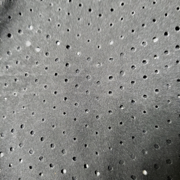 Black workout shorts - Picture 2 of 4